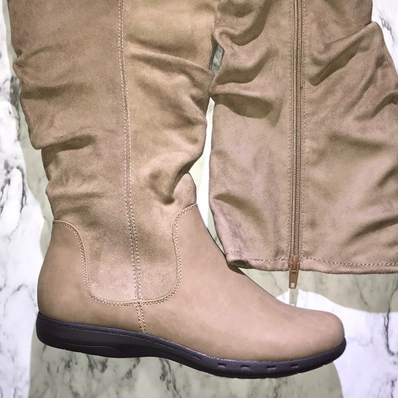 Tall brown boots - Picture 4 of 8